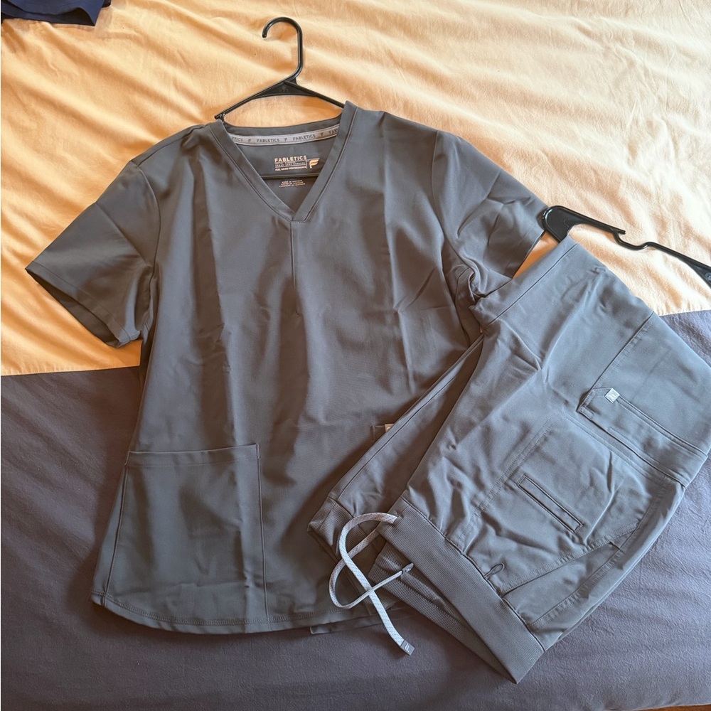 Fabletics scrub set